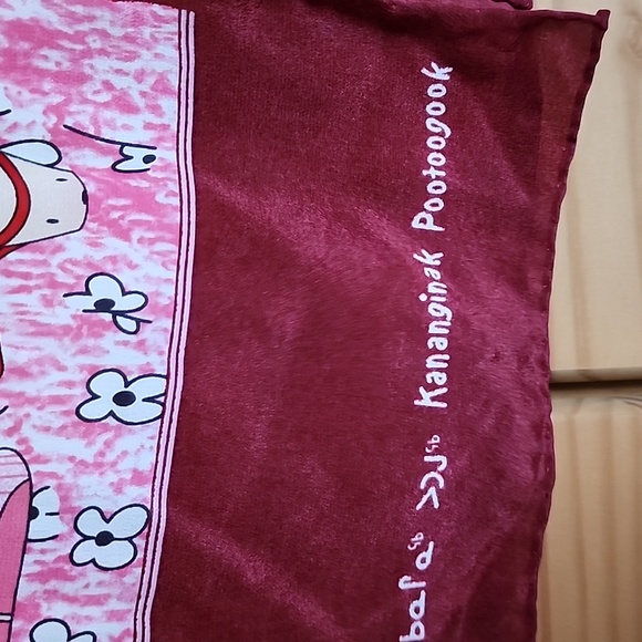 Kananginak Pootoogook  Fisher women rectangle silk scarf - Picture 3 of 11